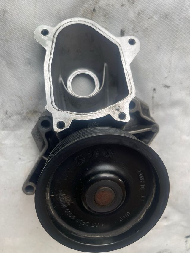 bomba de agua model serie 3 150cv Bmw