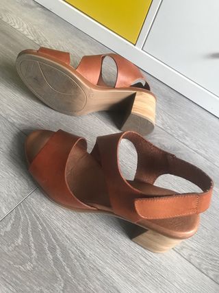 Sandalias con tacón