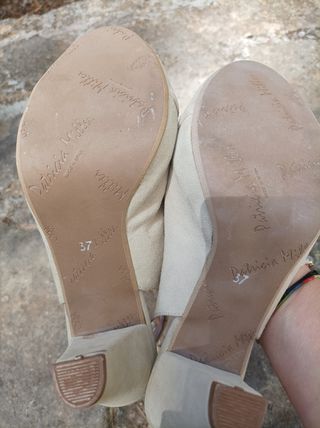 Sandalias de piel con tacón