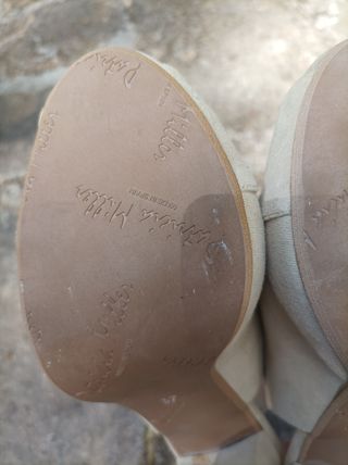 Sandalias de piel con tacón