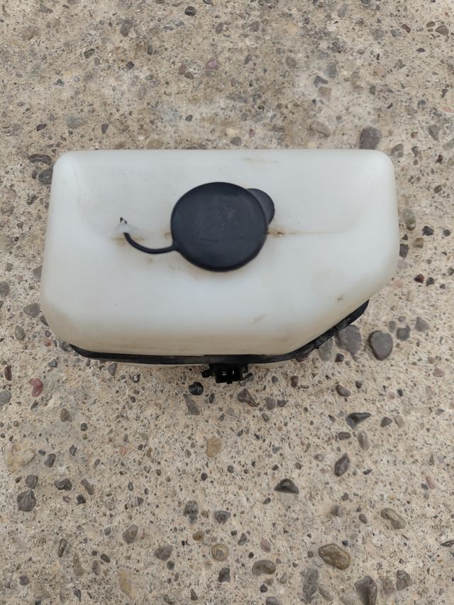 Depósito líquido limpiap. maletero Ford Fiesta Mk2