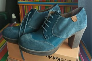 Zapatos de piel abotinados 