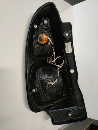 ✅PILOTO TRASERO DERECHO C3 PICASSO '09