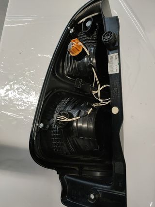 ✅PILOTO TRASERO DERECHO C3 PICASSO '09