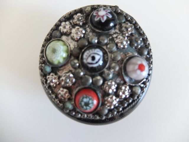 Caja, joyero de cristal y metal con piedras.