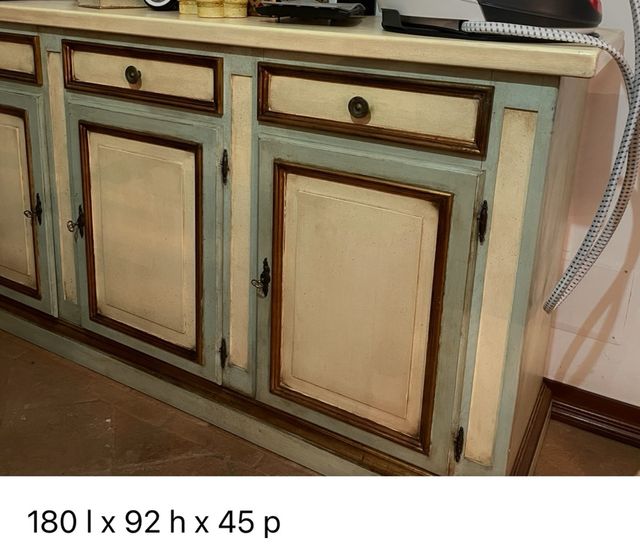 Credenza unico pezzo a foglia d’oro