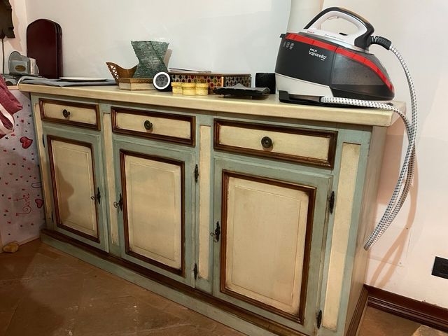 Credenza unico pezzo a foglia d’oro