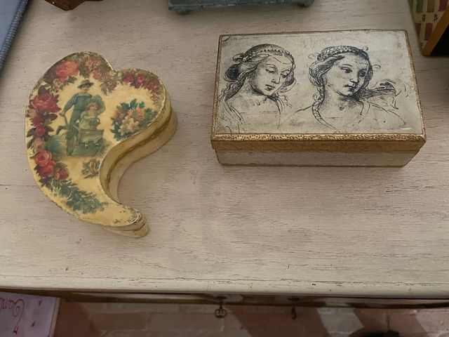 Credenza unico pezzo a foglia d’oro