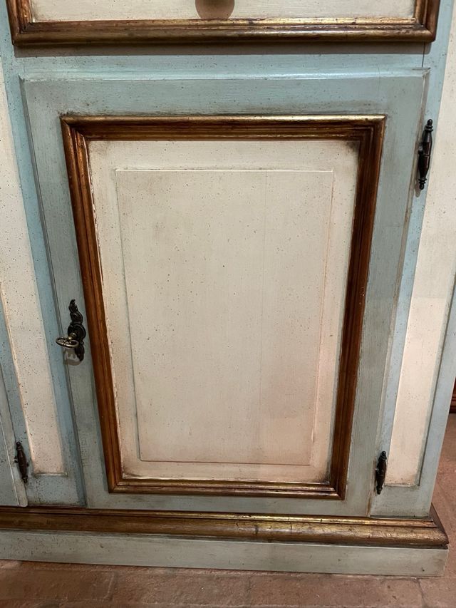 Credenza unico pezzo a foglia d’oro