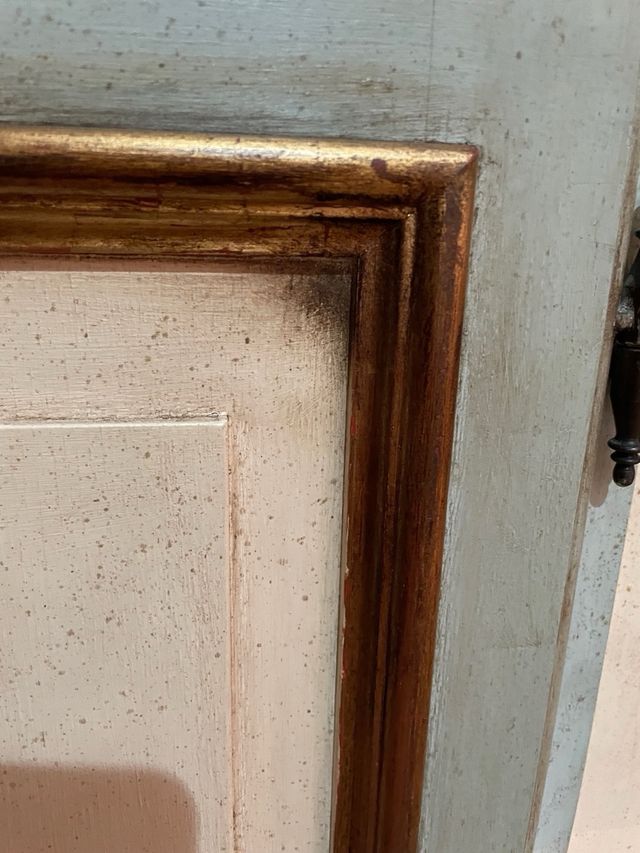 Credenza unico pezzo a foglia d’oro