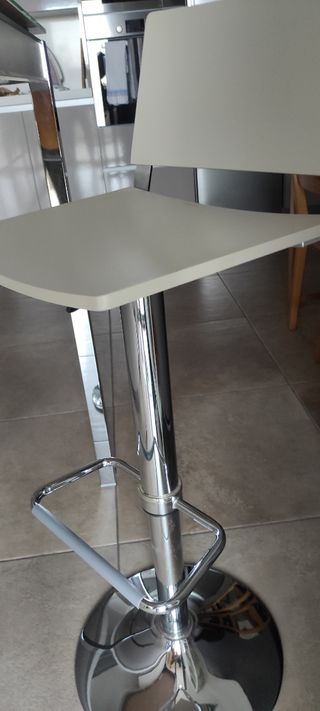 Vendo muebles barra de cocina con taburetes