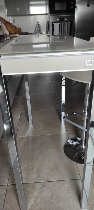 Vendo muebles barra de cocina con taburetes