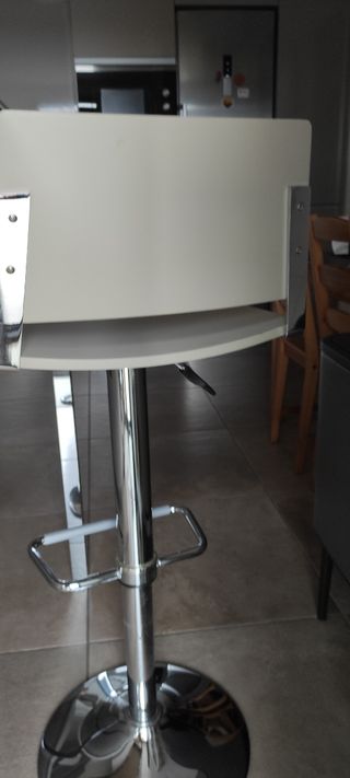 Vendo muebles barra de cocina con taburetes