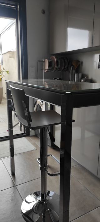 Vendo muebles barra de cocina con taburetes