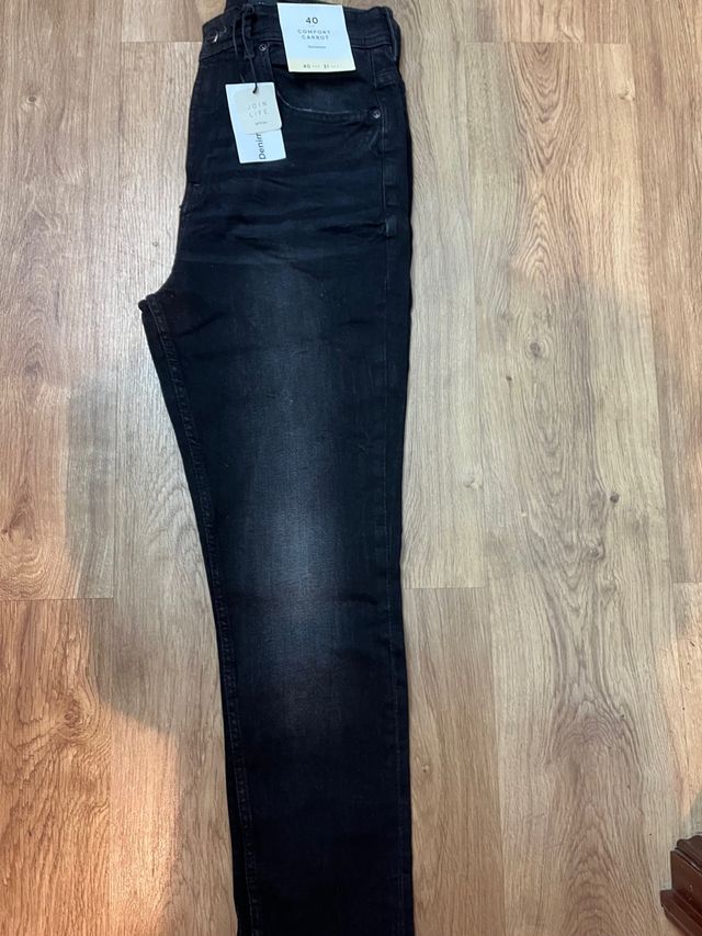 Jeans de hombre nuevos con etiqueta
