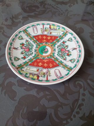 Plato de porcelana china de Macao.