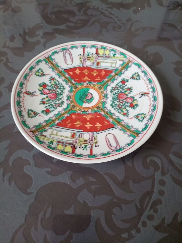 Piatto in porcellana cinese di Macao.