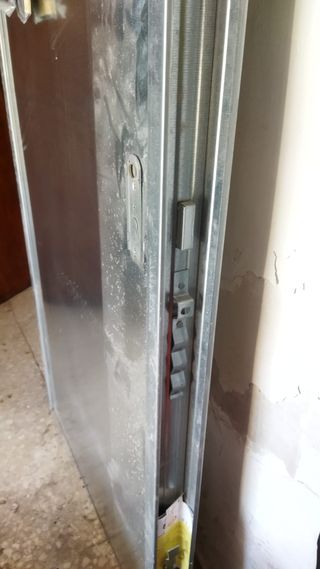puerta de aluminio 