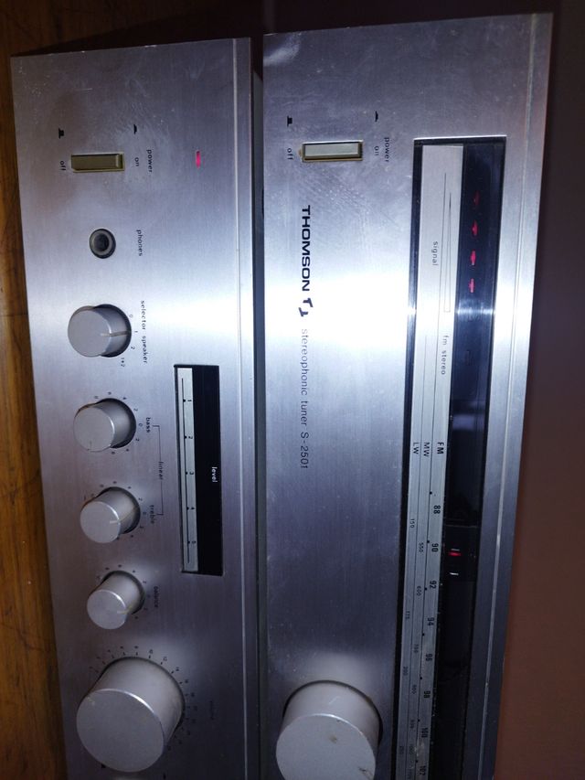 Amplificador y radio Thomson a-2501