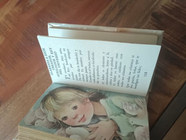 Libro Mi Primera Comunión.