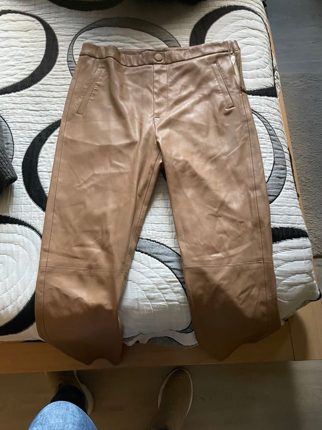 Jersey pantalon cuero y vestido