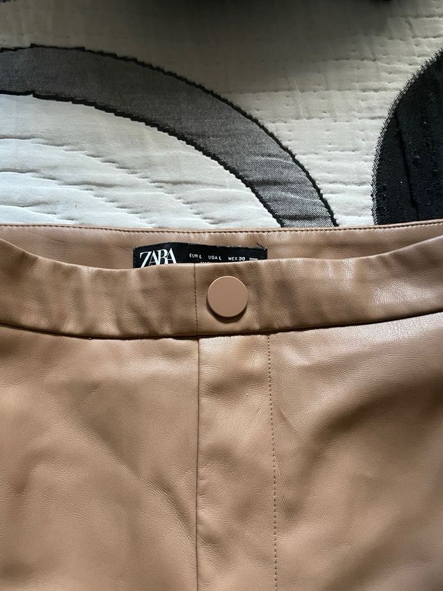 Jersey pantalon cuero y vestido