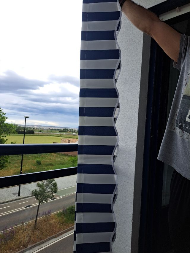 Faldón bolante de toldo