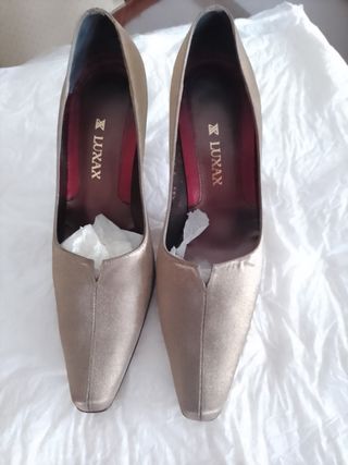 Zapatos salón dorados