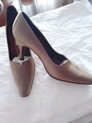 Zapatos salón dorados