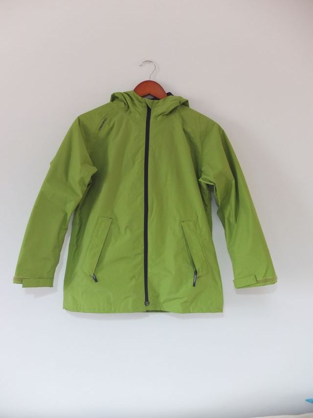 Chaquetón Impermeable con forro.