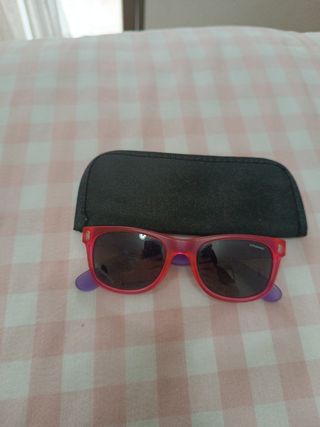 Gafas de sol niña Polaroid.