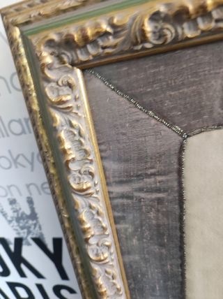 Precioso cuadro antiguo de tela bordado