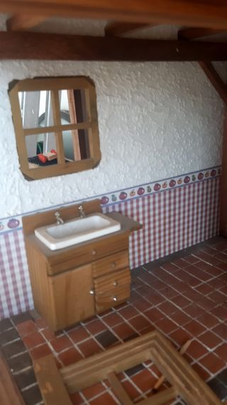 Casa de muñecas antigua