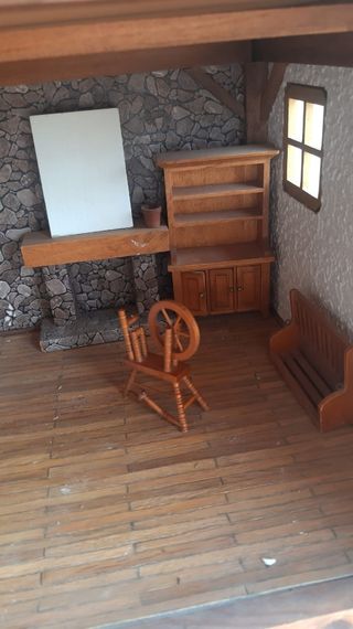 Casa de muñecas antigua