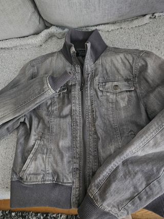 Cazadora vaquera gris