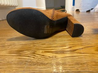 Stivaletti con tacco alto