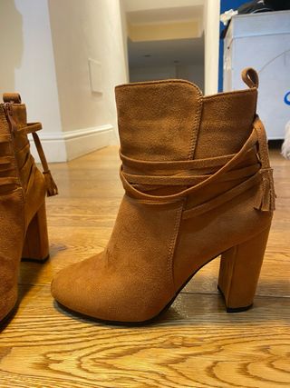 Stivaletti con tacco alto