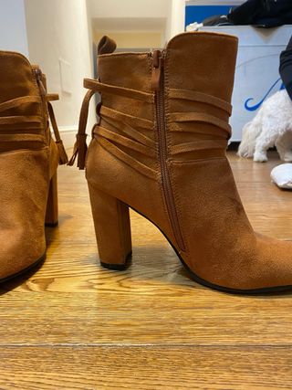 Stivaletti con tacco alto