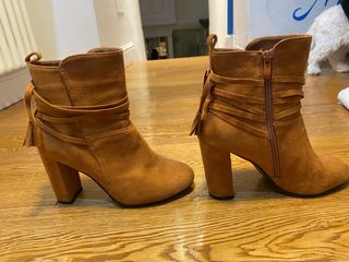 Stivaletti con tacco alto