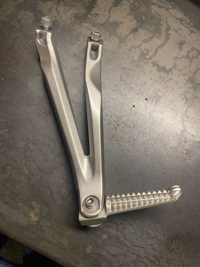 Estribera trasera yamaha r1