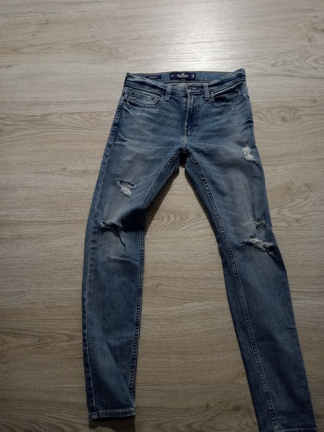 PANTALONES VAQUEROS HOLLISTER.