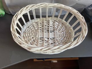 Cesta de mimbre con cobertura de tela