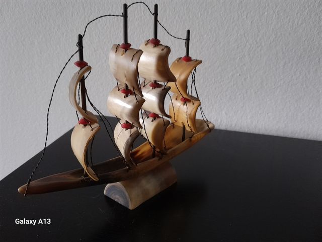 Modellino veliero in osso degli anni 50