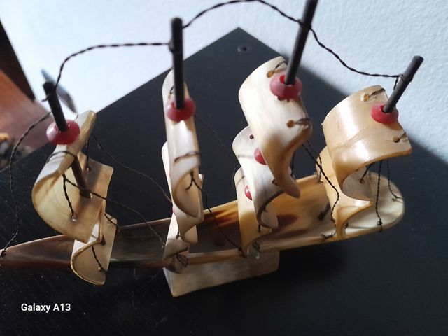 Modellino veliero in osso degli anni 50