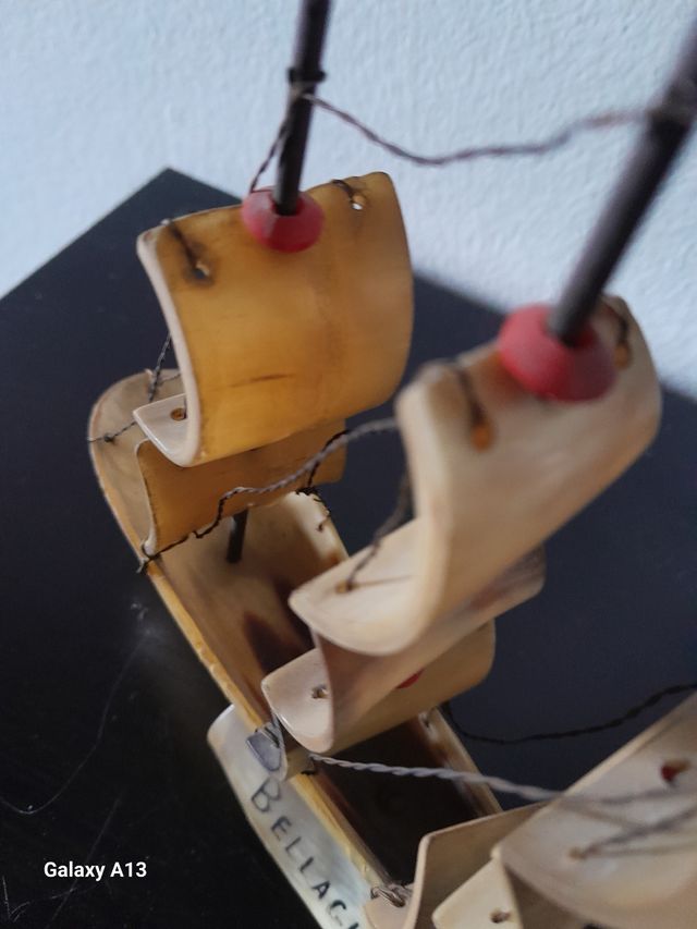 Modellino veliero in osso degli anni 50