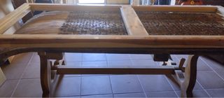 Mesa de trillo y 2 bancos