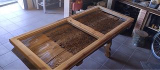 Mesa de trillo y 2 bancos