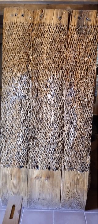 Mesa de trillo y 2 bancos