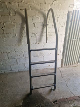 Escalera de piscina  