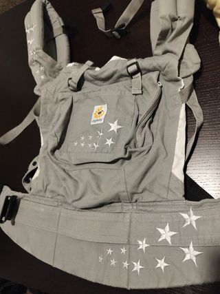 Mochila porteo Ergobaby con reductor